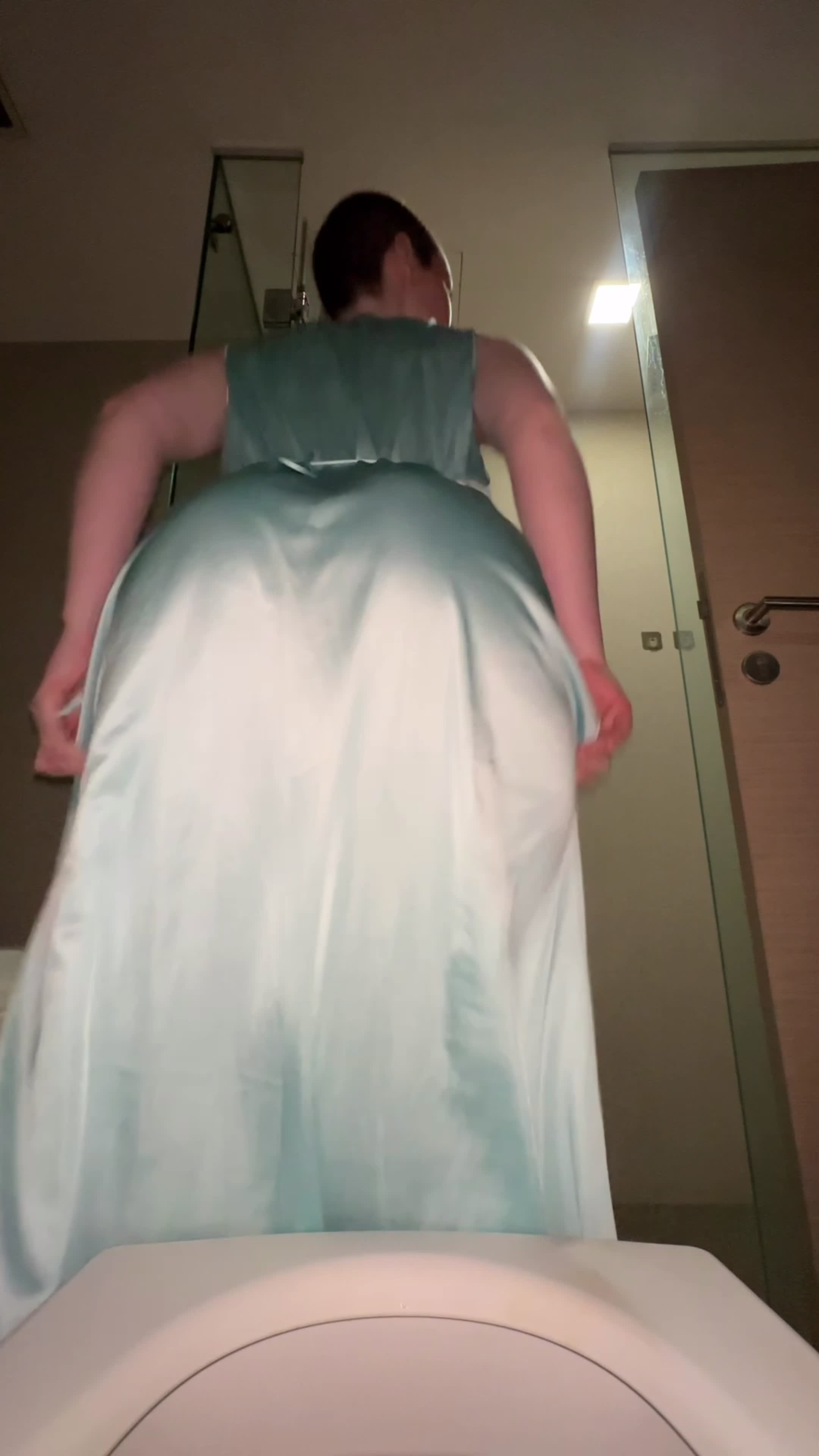 Imagine see a big ass using a dress 👗 that’s the toilet views!